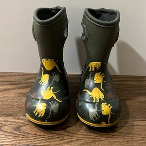 Bogs Size 6 (Little Kids) insulated snow/rain boot
